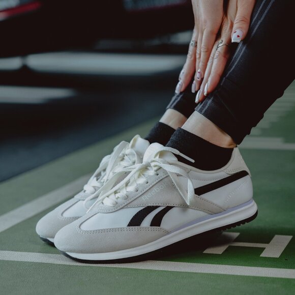 NEW REEBOK Suede Fiori Retro Sneakers for women in Chalk/black 7254mj2 - Picture 1 of 15